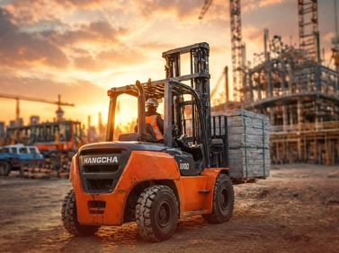 Heavy equipment rental excavator